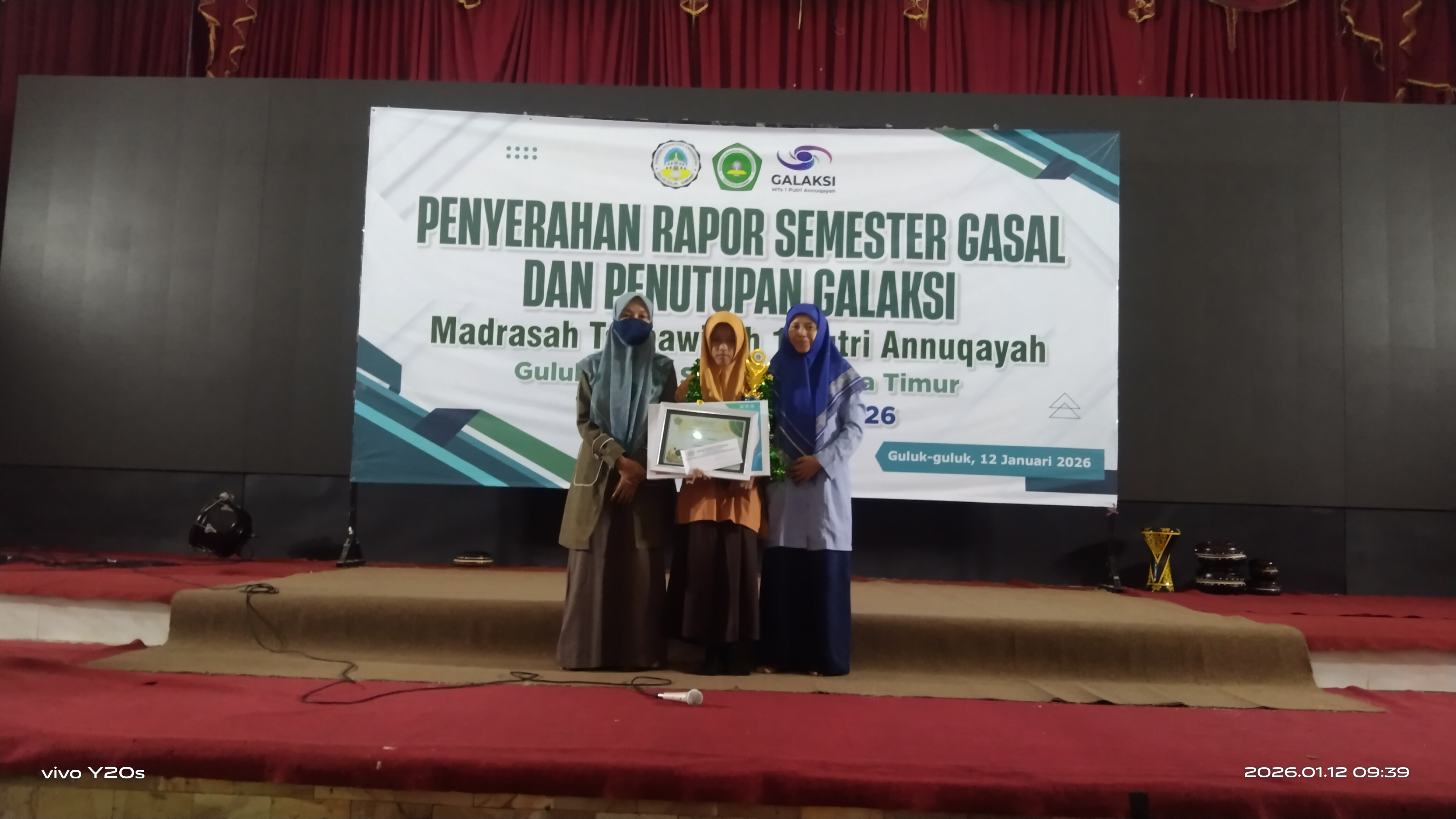 Foto teladan atau peringkat terbaik siswa.