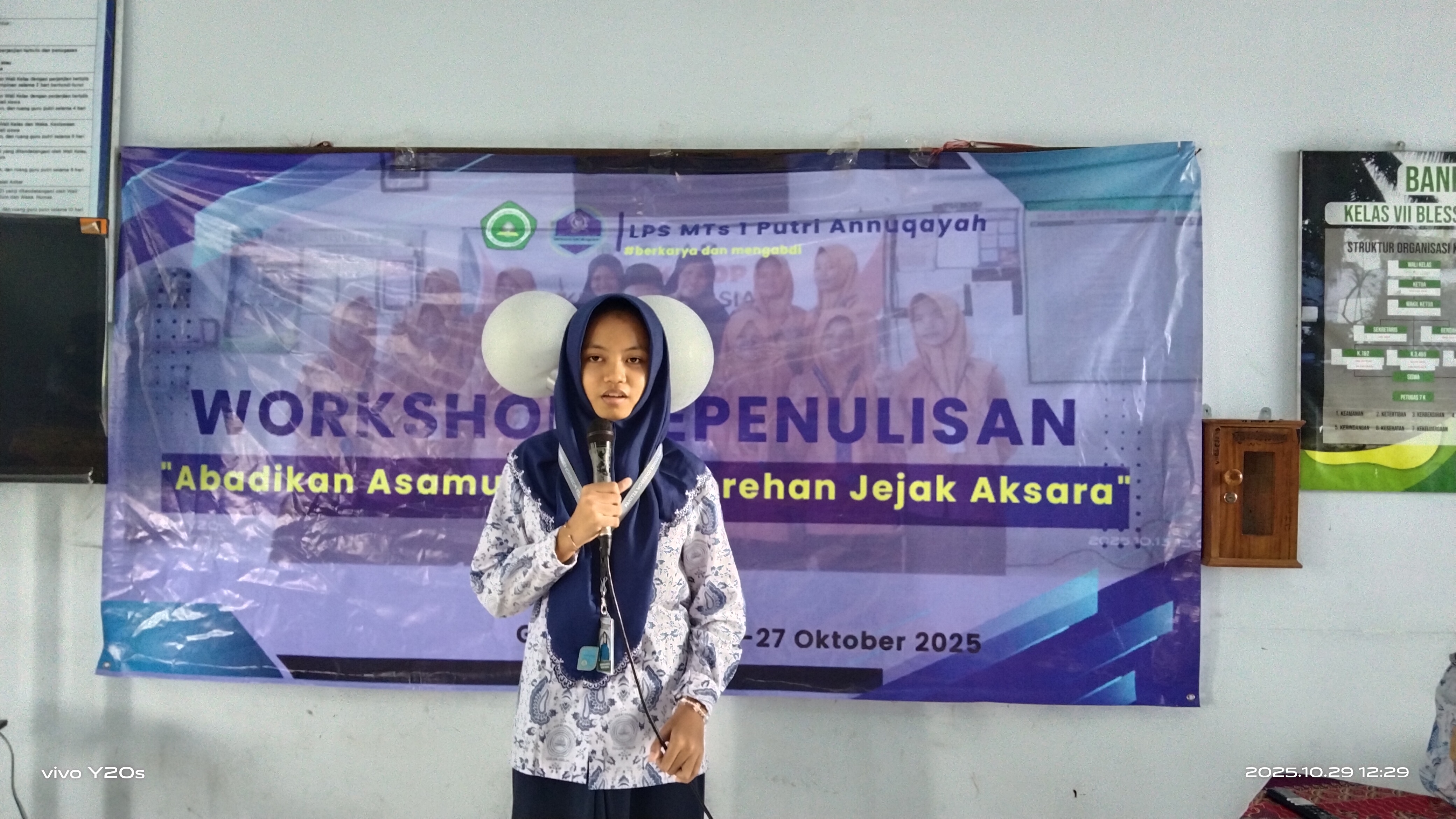 Sang ketua Panitia, Azzariva.