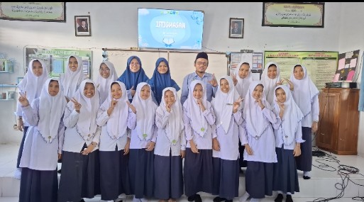 Sebagian pembinaan dan pengurus organisasi LPS, UKS dan Perpustakaan.