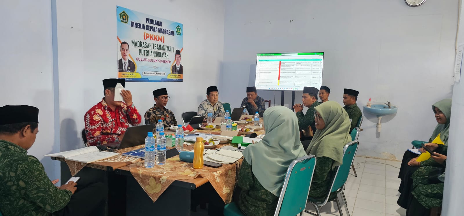 Suasa Tim Pengawas di MTS 1 Putri Annuqayah