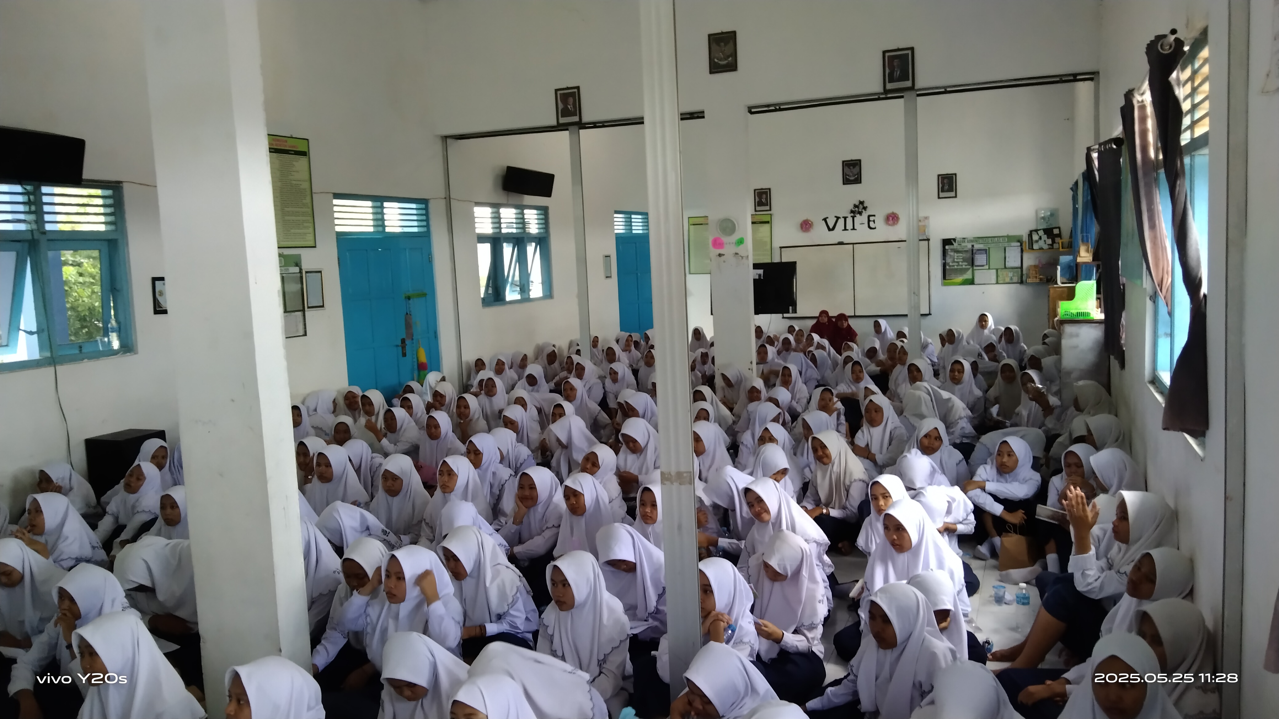 Para siswa yang hadir di acara