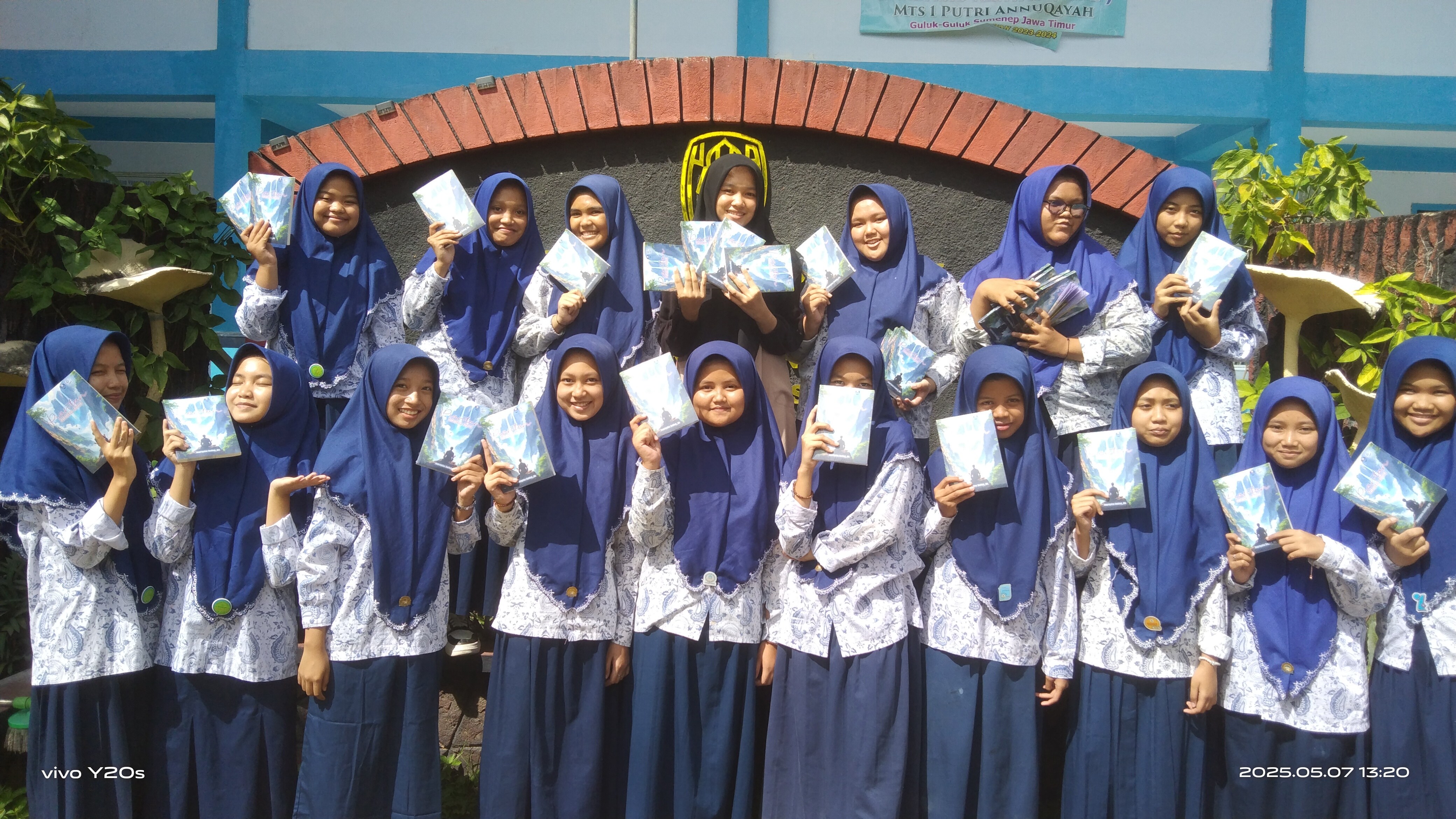 Peluncuran buku terbaru MTs 1 Putri Annuqayah